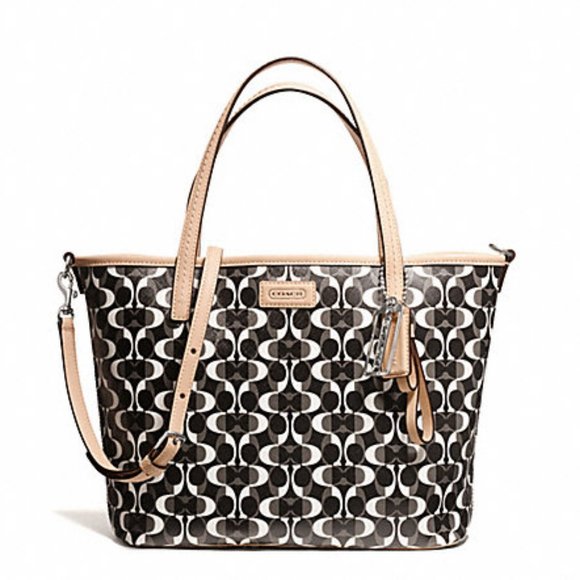 Coach Handbags - 💋Coach F25673 Park Metro Dream C Tote💋